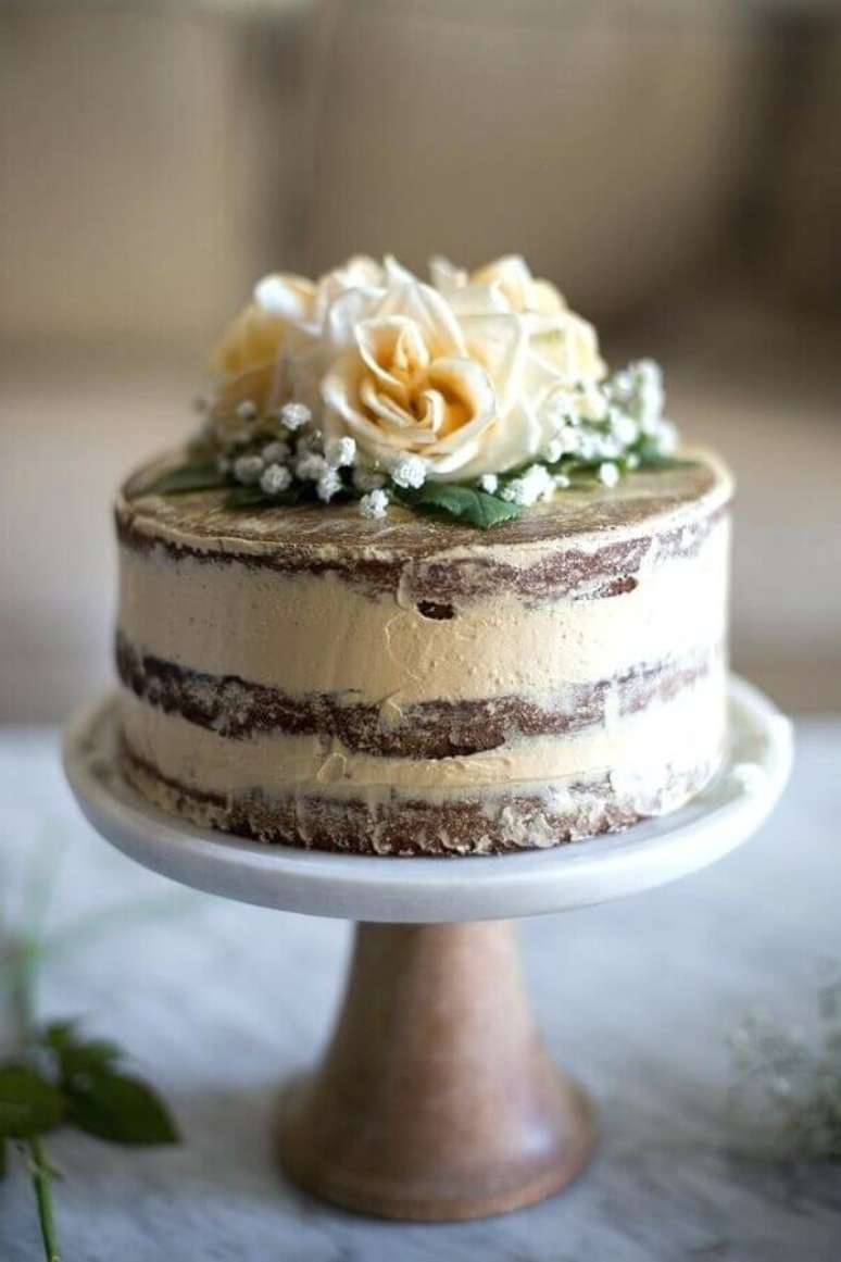 90. Os bolos decorados para casamento devem ter flores para que fiquem mais românticos – Foto: Marulan General Store