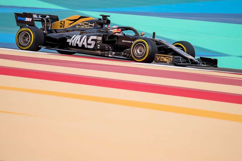 Novamente de surpresa, Pietro Fittipaldi testa carro da Haas no Bahrein