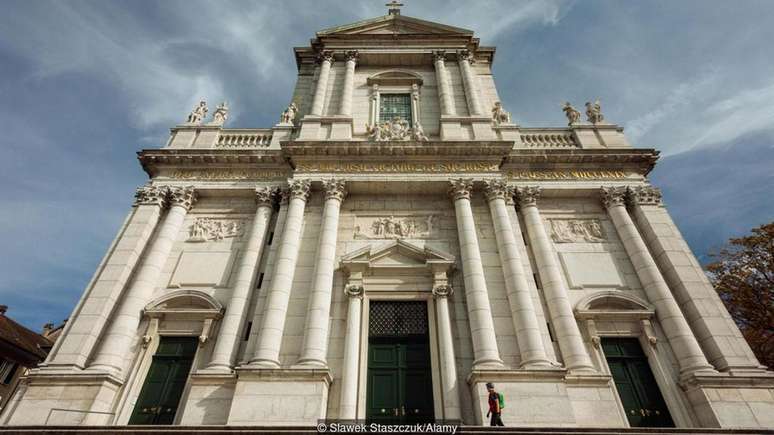 A Catedral de St. Ursus tem 11 altares, 11 portas e três lances de 11 degraus