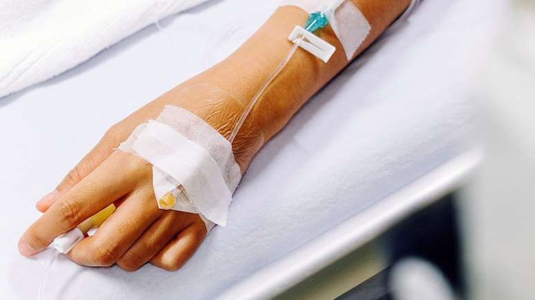 A tendência de injeções intravenosas de vitaminas apresenta muitos riscos
