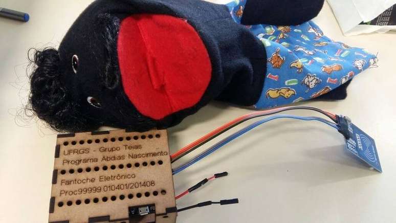 Fantoche eletrônico é usado no treinamento de professores para atender crianças com autismo ou outras deficiências cognitivas.