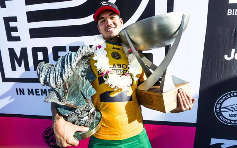 Gabriel Medina faturou o bicampeonato na temporada passada, em Pipeline, no Havaí (Foto: @WSL / Kelly Cestari)