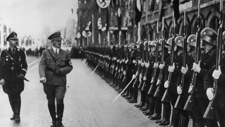 Em meio a crise econômica e política na Alemanha, o nazismo trazia ideia de 'revolução social'. mas só para os 'arianos'