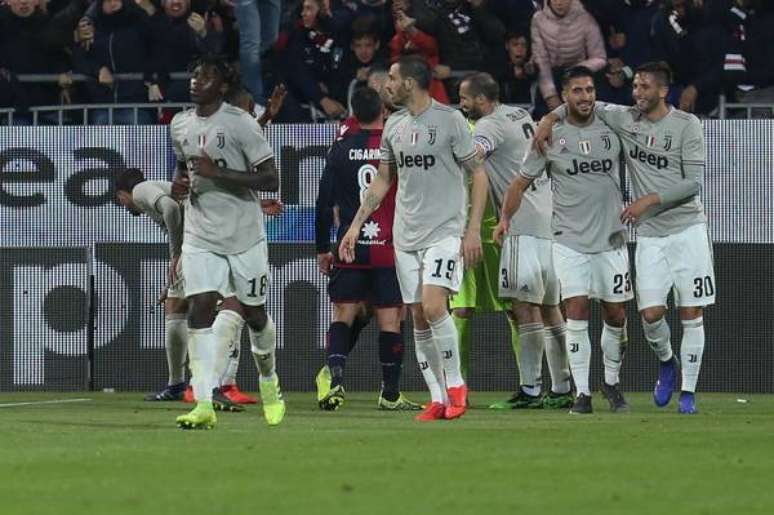 Moise Kean (esquerda) foi alvo de racismo por parte da torcida do Cagliari