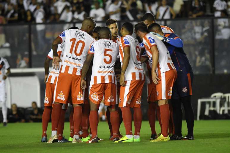 Jogadores do Bangu durante partida contra o Vasco, na sexta rodada da Taça Rio 2019