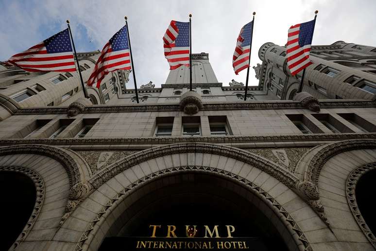 Fachada de hotel de Donald Trump em Washington
