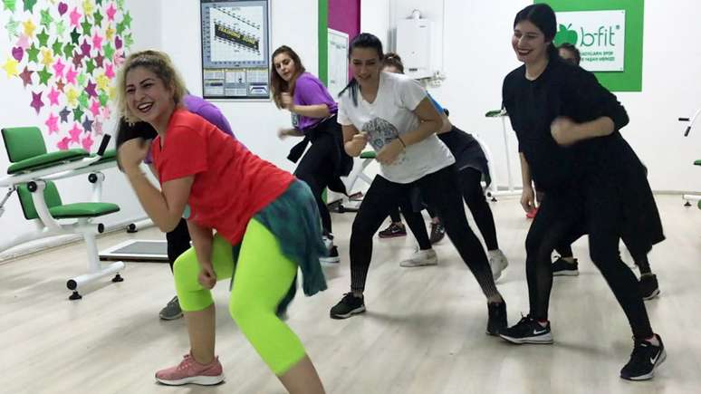 Bedriye Hulya acredita que ela est&aacute; empoderando mulheres por meio dos exerc&iacute;cios