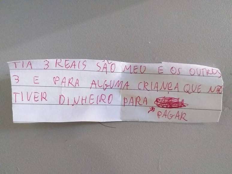 Bilhete que criança entregou emocionou a professora.