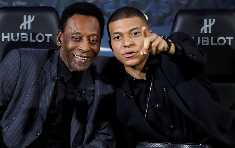 Pelé e Kylian Mbappé durante evento em Paris
02/04/2019
REUTERS/Christian Hartmann