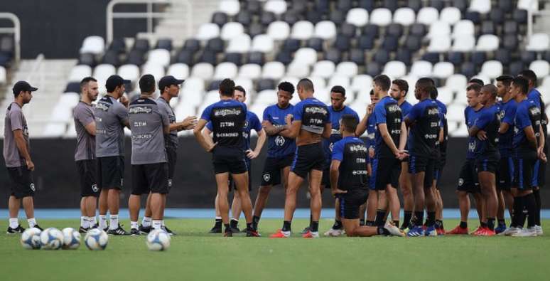 Antes do treino desta tarde, Zé projetou o duelo pela Copa do Brasil (Foto: Vítor Silva/SSPress/Botafogo)