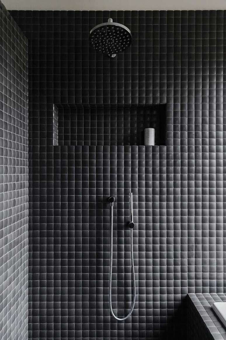 15. Use revestimento 3D para deixar a decoração do banheiro masculino mais interessante – Foto: Neu dekoration stile