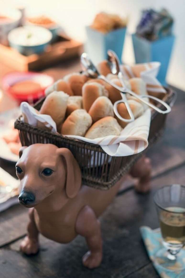 32- A mesa chá de casa nova tem suportes divertidos para as bandejas de pães. Fonte: Rogério Voltan- Editora Globo