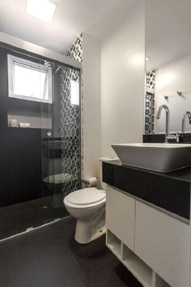 31. Decoração em tons de cinza para banheiro masculino simples – Foto: Casa Perferies