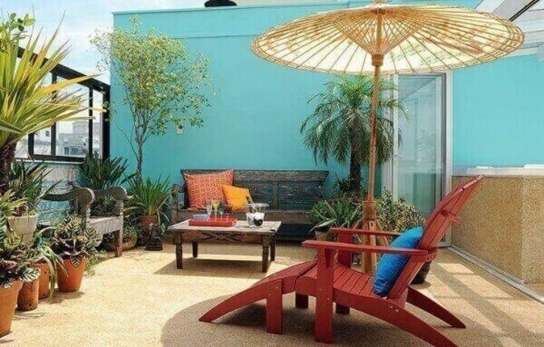 30 – Acrescente requinte e tranquilidade ao ambiente externo utilizando uma parede com tinta azul turquesa. Fonte: Tua Casa