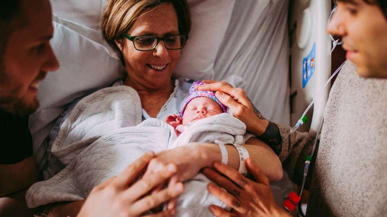 Uma Louise com os país, Matthew Eledge e Elliot Dougherty e sua avó, Cecile Eledge