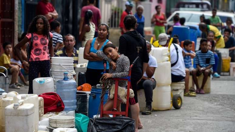 A crise na Venezuela afeta profundamente a popula&ccedil;&atilde;o que n&atilde;o tem &aacute;gua, comida e rem&eacute;dios