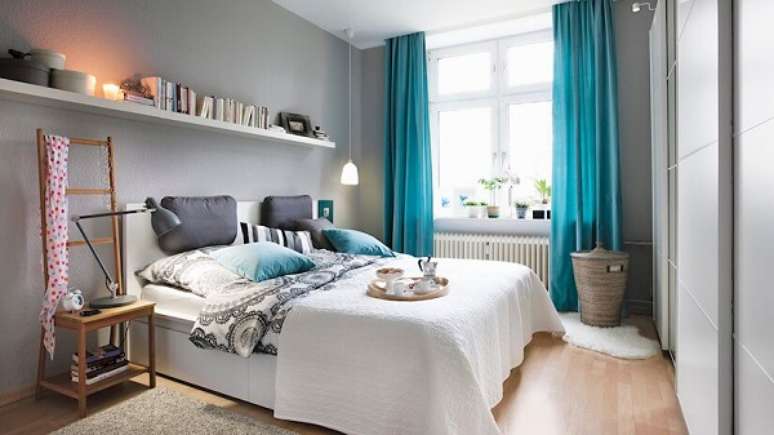 20 &ndash; Adicione requinte e tranquilidade incluindo cortinas e almofadas azul turquesa em seu ambiente. Fonte: Westwing