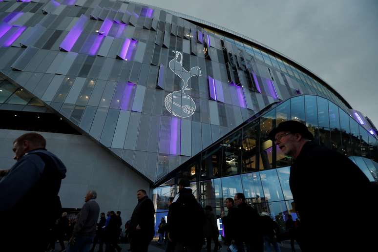 Público chega para partida no novo estádio do Tottenham Hotspur em Londres, no Reino Unido
03/04/2019
Action Images via Reuters/John Sibley 
