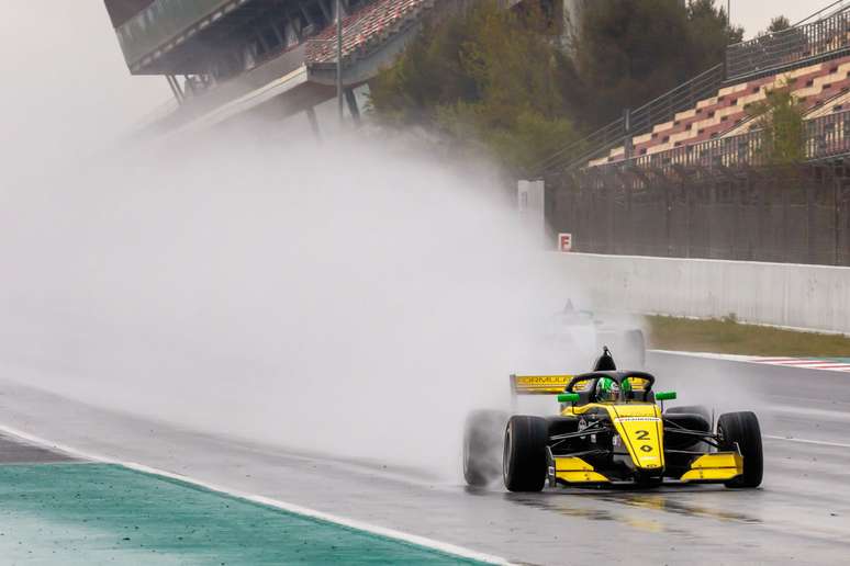 Caio Collet encerra testes da F-Renault com o terceiro melhor tempo