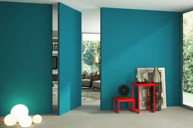 1 – Azul turquesa, sim! Para a sala de estar, cozinha, quarto, banheiro…essa tonalidade é muito versátil e atraente! Fonte: ConstruindoDecor