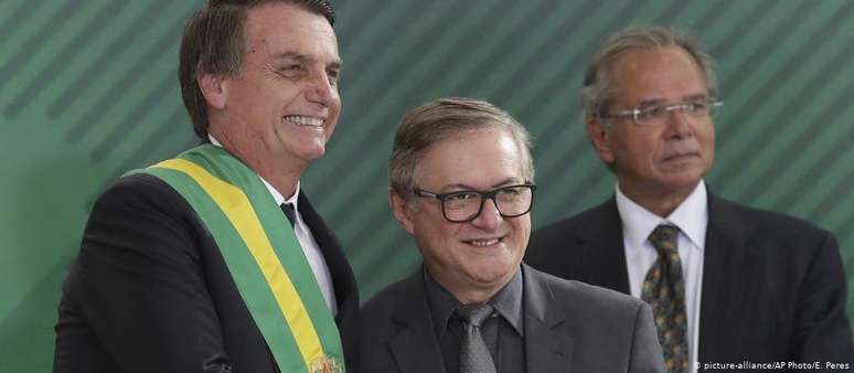 Declarações de Vélez se somam a outras de revisionismo histórico do governo Bolsonaro