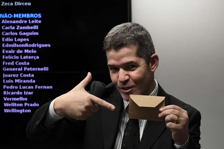 O delegado Waldir (PSL-GO) durante votação para presidente da Comissão de Constituição e Justiça (CCJ), em Brasília, nesta quarta-feira, 13.