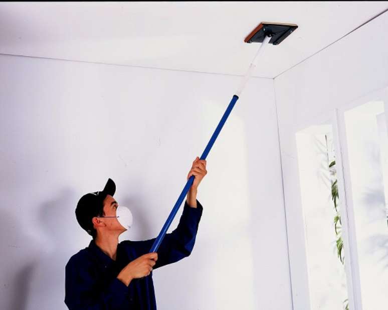 5-  A lixadeira manual articulada para teto facilita o trabalho. Fonte: Mercado Livre