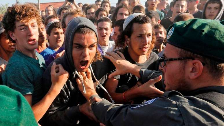 Especialistas acreditam que bloco de partidos de direita v&atilde;o pressionar para o governo expandir os assentamentos israelenses