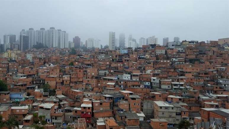 Luciano Huck disse que Brasil pode acabar com favelas e citou Cingapura como exemplo