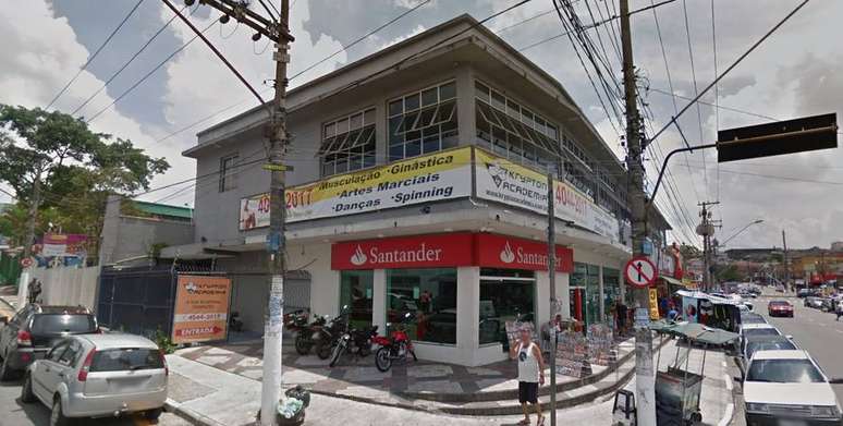 Agência do Santander em Diadema, na região metropolitana de São Paulo, onde gerente teve explosivos atados ao corpo durante tentativa de assalto