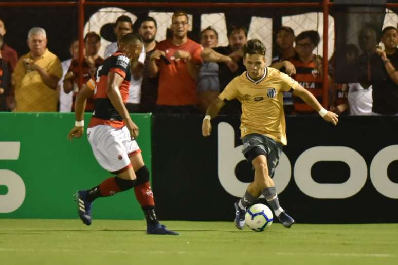 Santos perde chances, tem zagueiro expulso e volta com desvantagem para o segundo jogo (Foto: Divulgação/Twitter)