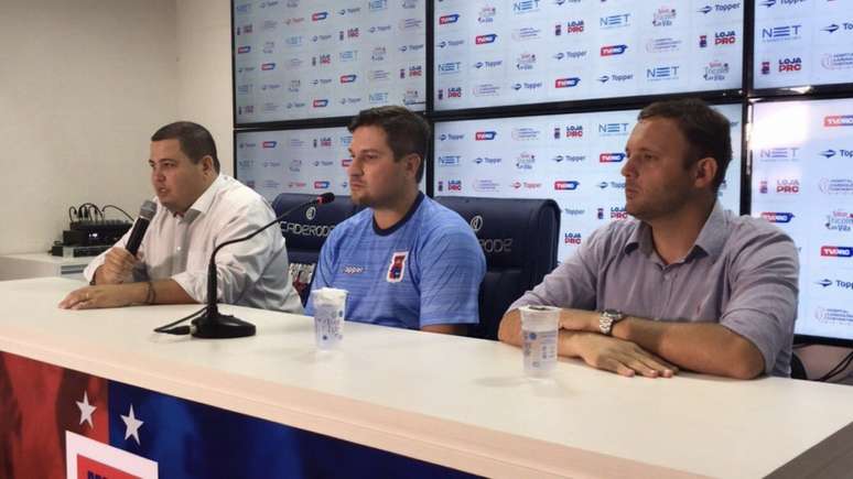 Matheus Costa (centro) projeta o Tricolor na luta pelo acesso (Divulgação/Paraná)