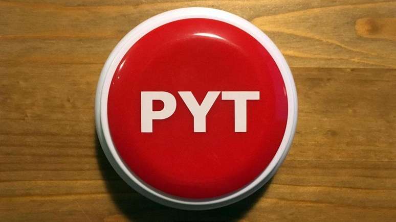 Muitas lojas locais na Dinamarca vendem botões 'pyt'