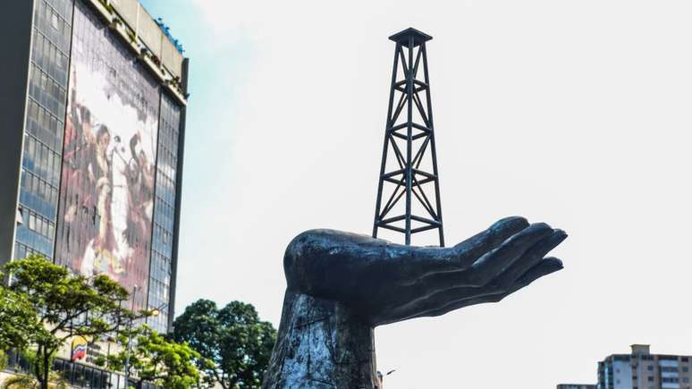Mesmo com a maior reserva de petr&oacute;leo do mundo, a Venezuela enfrenta uma grave crise econ&ocirc;mica
