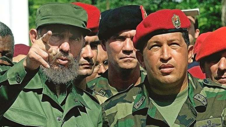 Cuba e Venezuela se tornaram aliados ap&oacute;s a chegada ao poder de Hugo Ch&aacute;vez