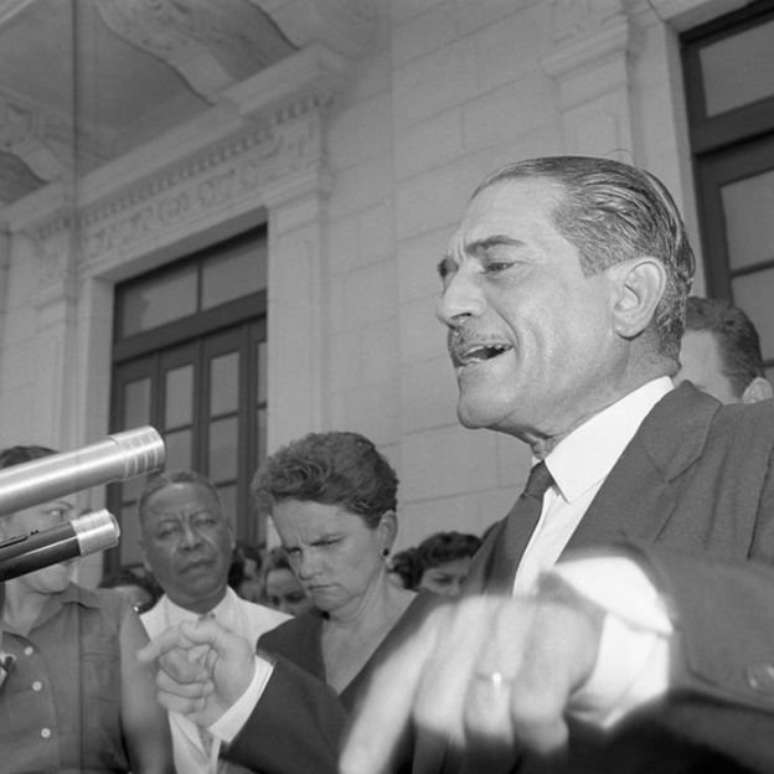 O presidente do Panam&aacute;, Ernesto de la Guardia, denunciou a invas&atilde;o cubana perante a OEA