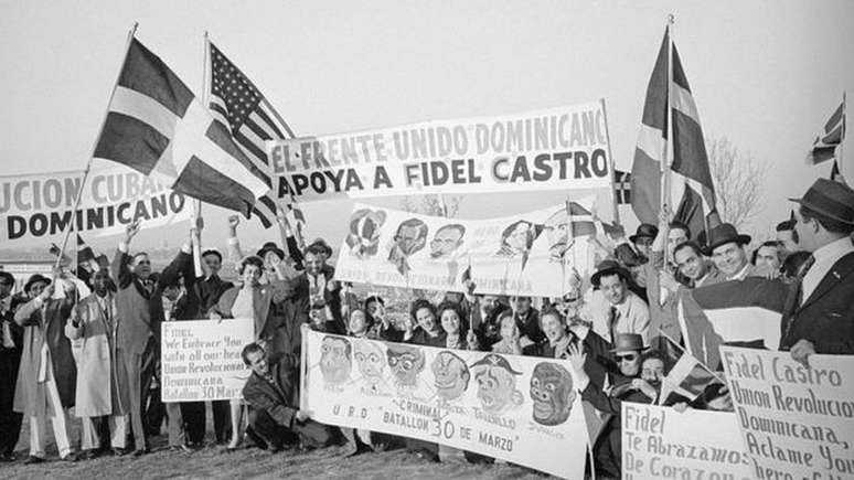 Ap&oacute;s o triunfo da revolu&ccedil;&atilde;o em Cuba, alguns grupos de exilados dominicanos esperavam que Fidel Castro os ajudasse a derrubar Trujillo