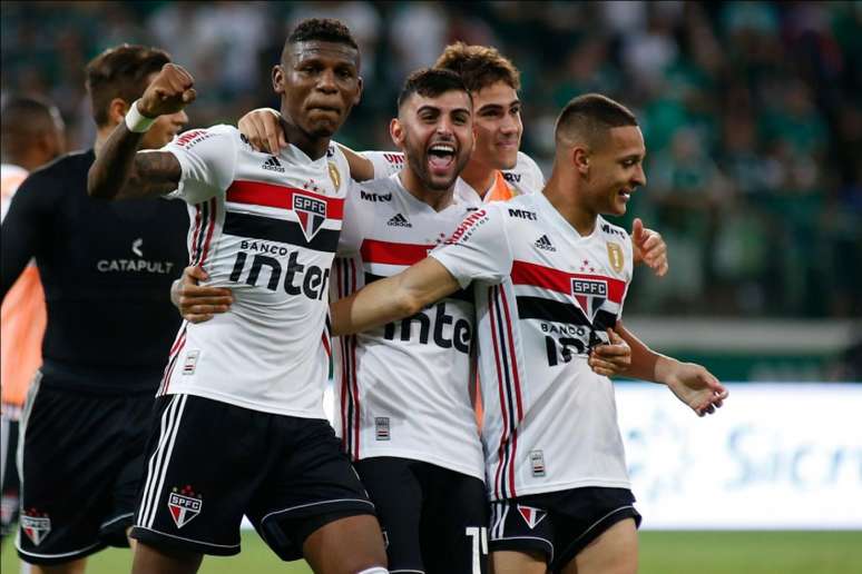 Jogadores do São Paulo comemoram após triunfo nos pênaltis (Foto: Luis Moura/WPP)
