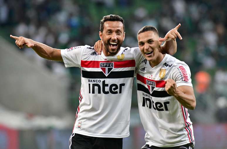 Meia Nenê e Atacante Antony comemora após os pênaltis em partida valida pelas semi-finais do campeonato Paulista 2019