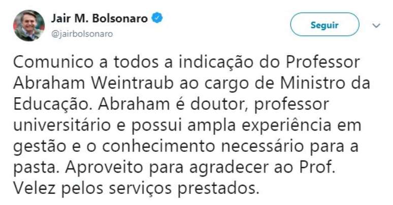 Tuíte de Bolsonaro confirma saída de Vélez e entrada de Abraham Weintraub