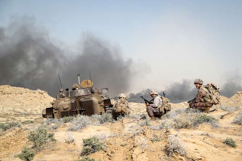 Militares da Guarda Revolucionária do Irã durante exercícios no Golfo Pérsico
22/12/2018
Hamed Malekpour/Agência Tasnim via REUTERS