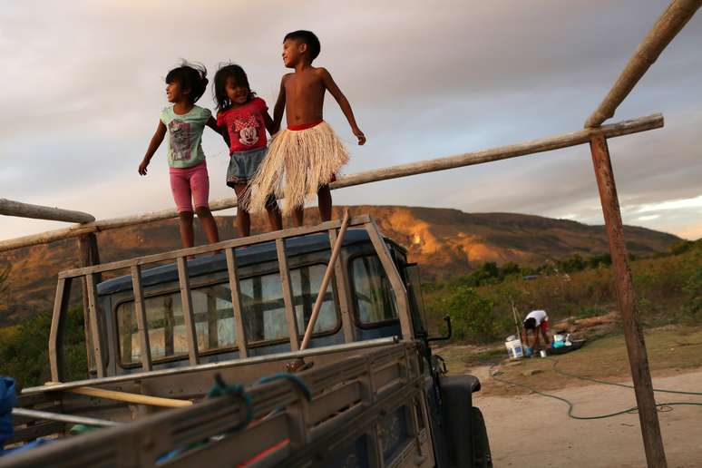 Crianças da etnia macuxi na reserva indígena Raposa Serra do Sol, em Roraima
08/02/2019
REUTERS/Bruno Kelly