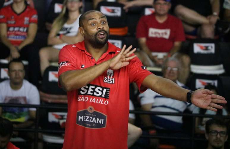 Anderson fez estágios com Bernardinho e hoje é destaque entre os técnicos (Foto: Marcelo Ferrazoli/Sesi Vôlei Bauru)