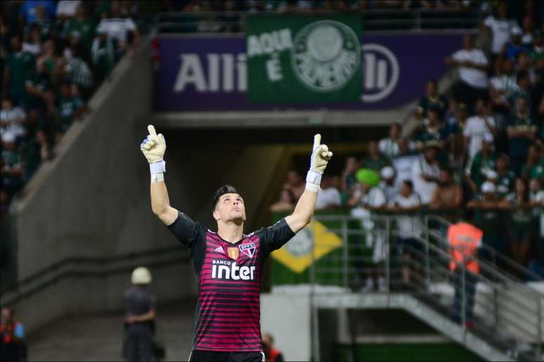 Volpi defendeu duas cobranças de pênaltis no clássico contra o Palmeiras (Foto: Bruno Ulivieri/O Fotográfico)