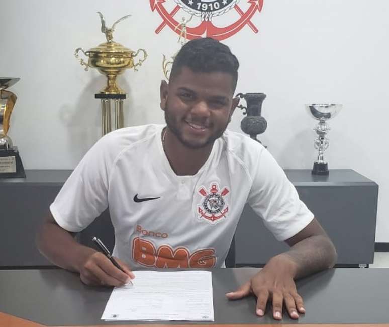 Nathan é o mais novo contratado do Corinthians, após destaque no sub-20 (Foto: Corinthians/Reprodução)