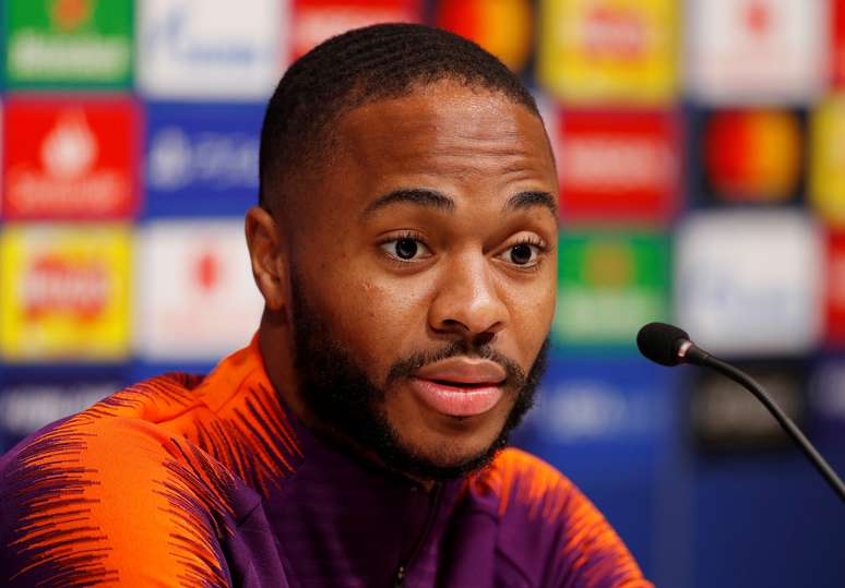 Raheem Sterling, do Manchester City, durante coletiva de imprensa antes de duelo contra o Tottenham pela Liga dos Campeões