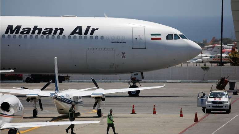 O avião da Mahan Air chegou ao aeroporto Simón Bolívar, que serve Caracas, por volta do meio-dia de segunda-feira