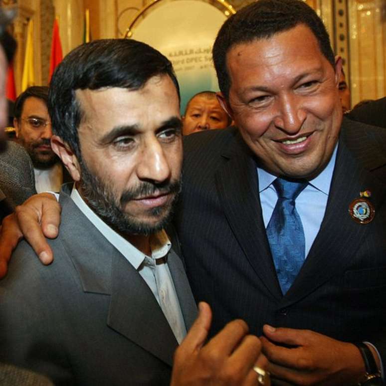 O estabelecimento de outra rota, uma década atrás, é atribuída à aliança entre o presidente Hugo Chávez e seu colega iraniano Mahmoud Ahmadinejad