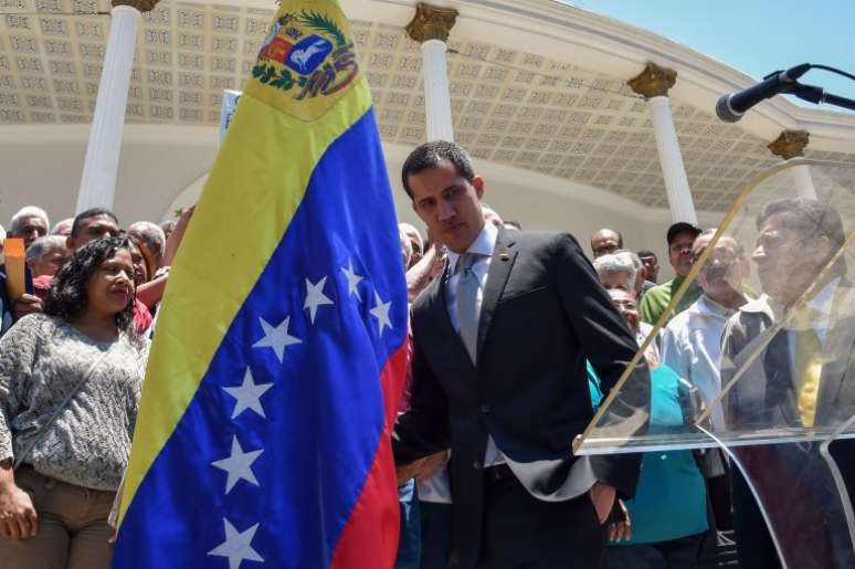 Guaidó considera Maduro um usurpador e é reconhecido por dezenas de países como governante interino da Venezuela