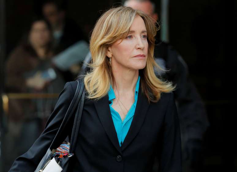 Atriz Felicity Huffman deixa tribunal em Boston
03/04/2019 REUTERS/Brian Snyder
